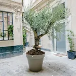 25 - Fun Duplex In Montorgueil *